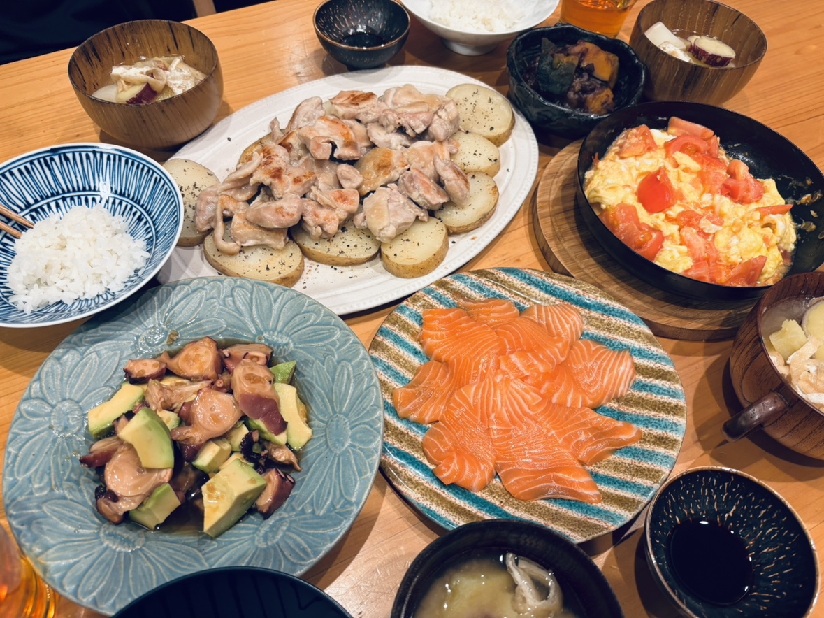 一瞬で献立が決まる!子どもたちと手軽に10種類の食材を食べるコツ|4人家族のリアルな食卓を紹介