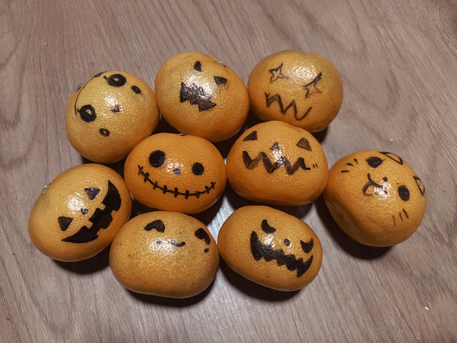 ハロウィーンにまだ間に合う！いつものみかんで簡単ジャックオランタンを作ろう！