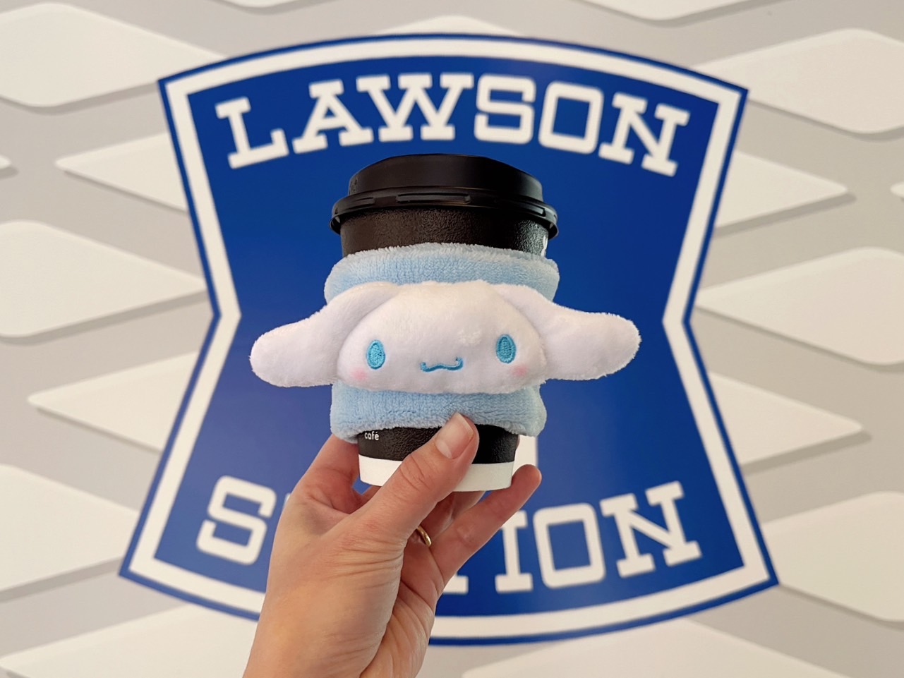 コンビニ限定!かわいすぎるサンリオのカフェスリーブはもうGETした?