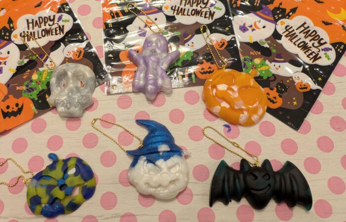 子どもの出番はひとつだけ！大人が頑張る手作りチャームでハッピーハロウィン