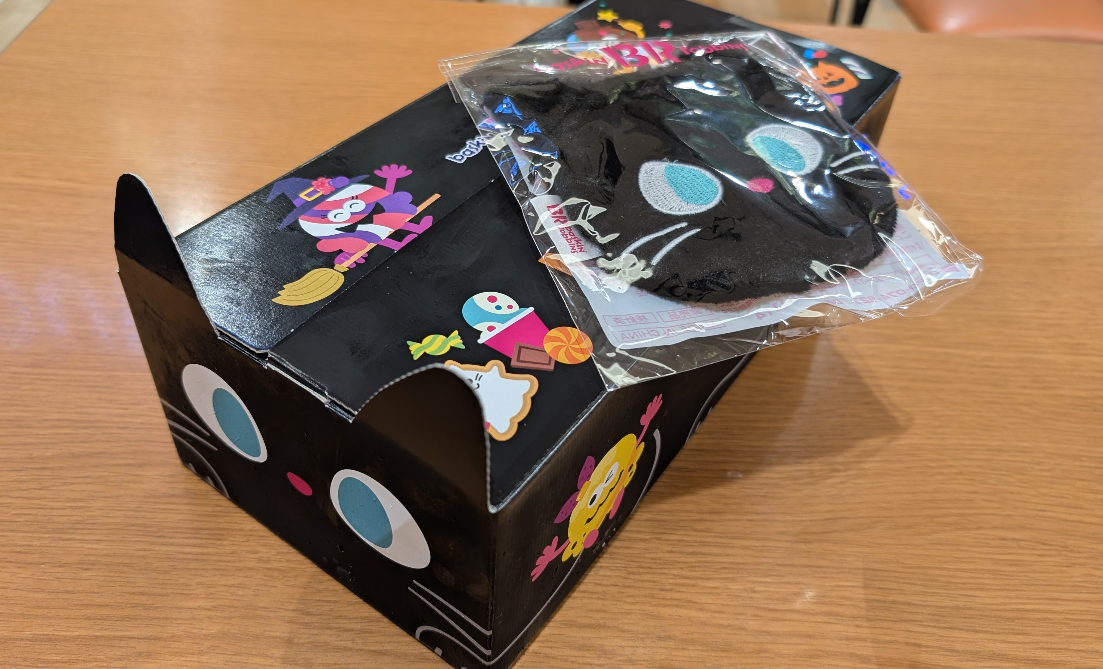 【今年のハロウィン限定】サーティワン「スぺにゃるセット」が可愛すぎ!ふわふわ黒ねこポーチ付きで完売店続出!