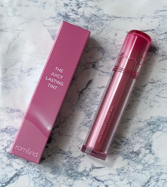 【絶対コスメ】疲れた顔なんて言わせない!rom&ndのうるツヤリップ