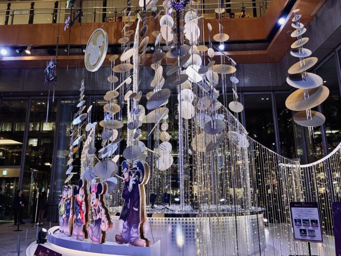 東京丸の内が夢の世界！？きらめくディズニーの物語を大満喫！