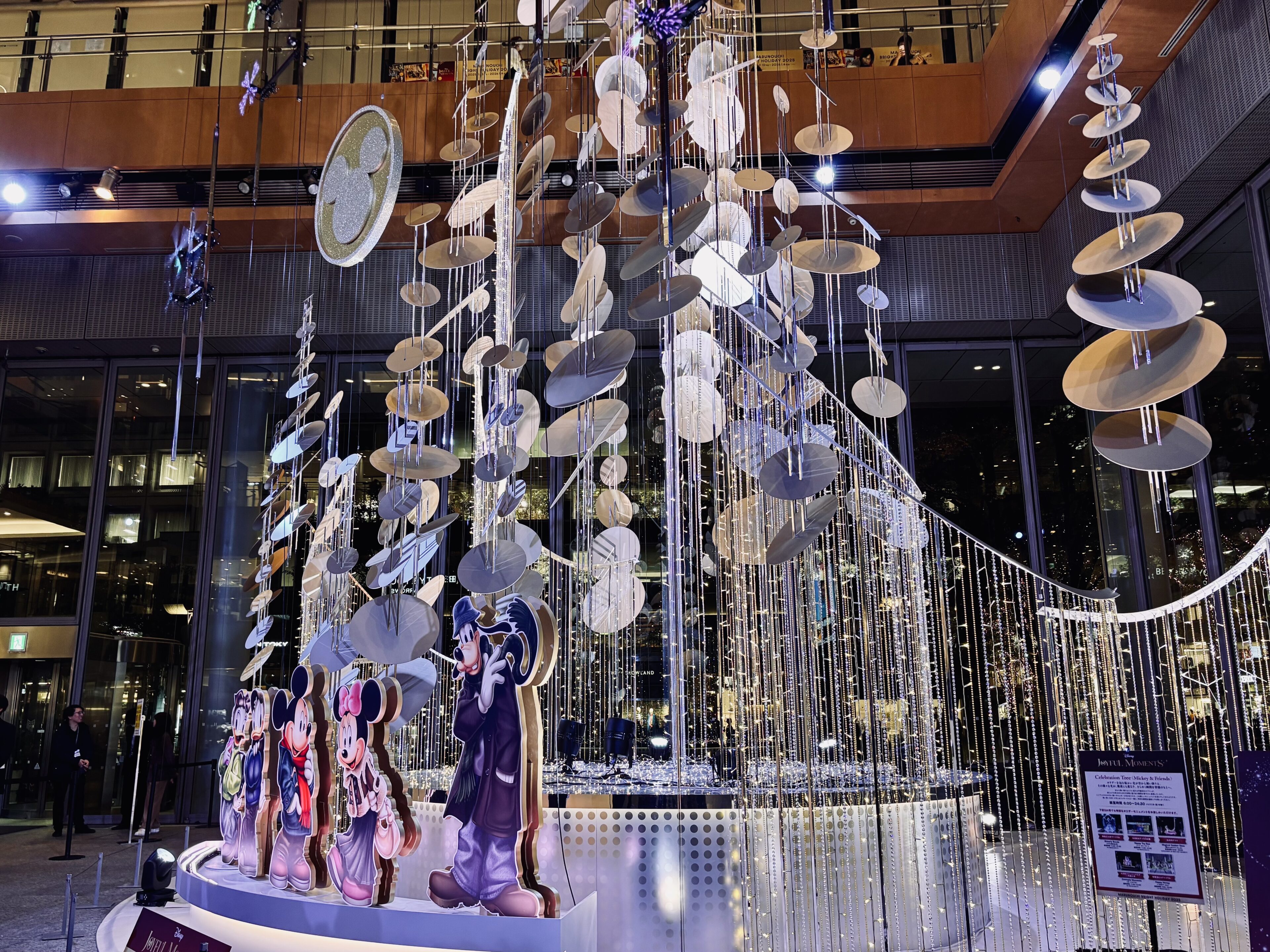 東京丸の内が夢の世界!?きらめくディズニーの物語を大満喫!