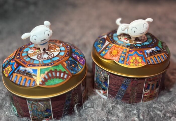 こんな缶見たことない！シロのミニフィギュア入り【限定】クレヨンしんちゃんトレイン缶が美しすぎる