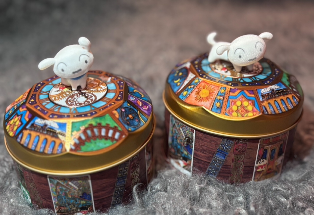 こんな缶見たことない！シロのミニフィギュア入り【限定】クレヨンしんちゃんトレイン缶が美しすぎる