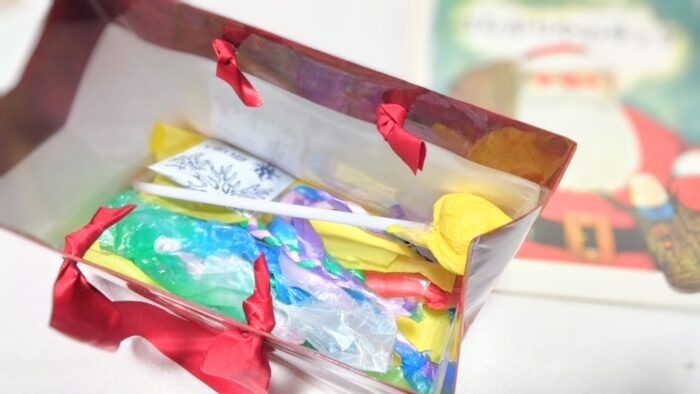 サンタさんへのお礼を準備する5歳児。きっかけはおそらく『さむがりやのサンタ』