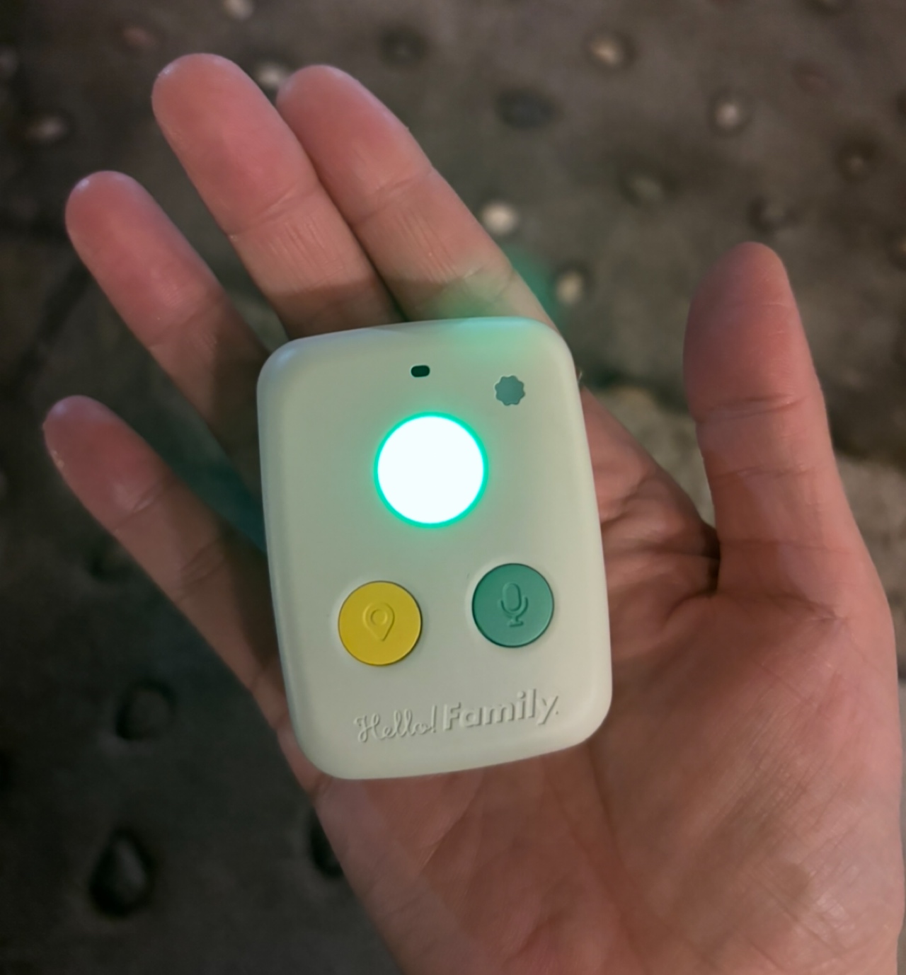 音声メッセージが送り合えて安心!コクヨのGPS「はろここトーク」がおすすめ!