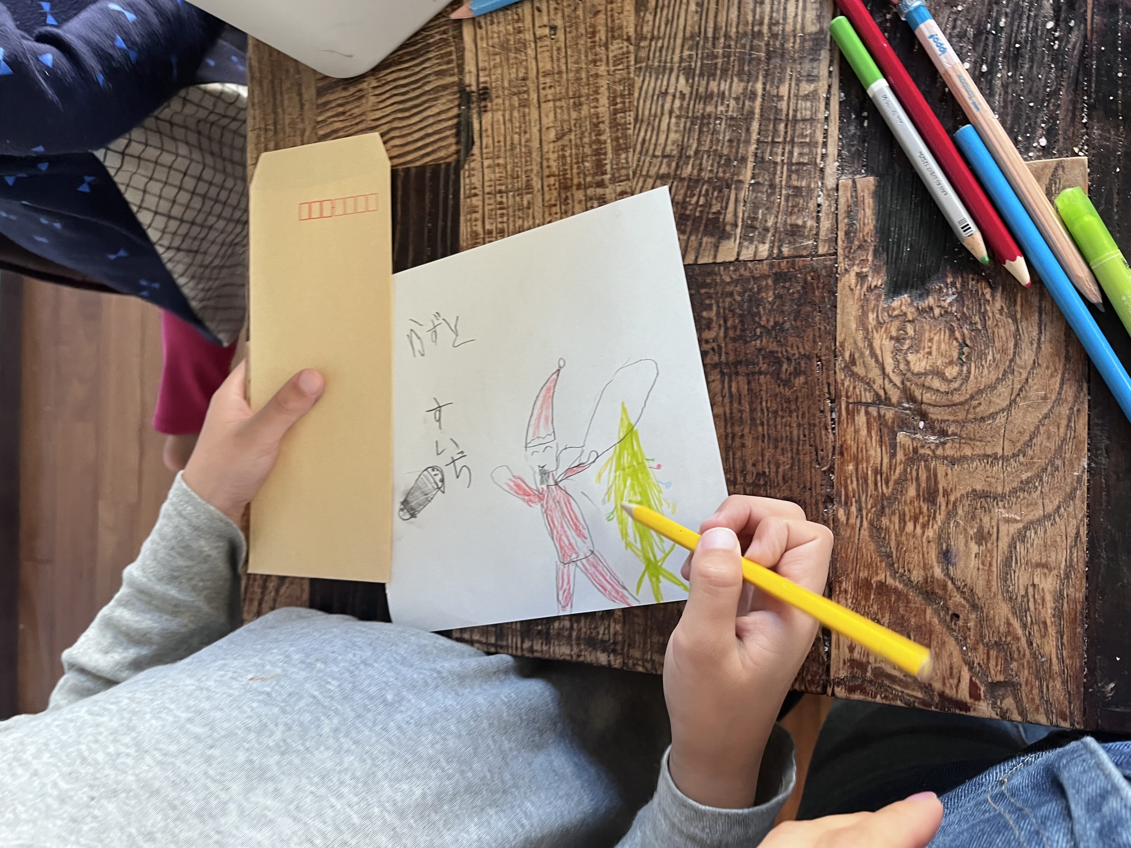 サンタクロースの住所はどこ?11月に出せばお返事が来るかも!