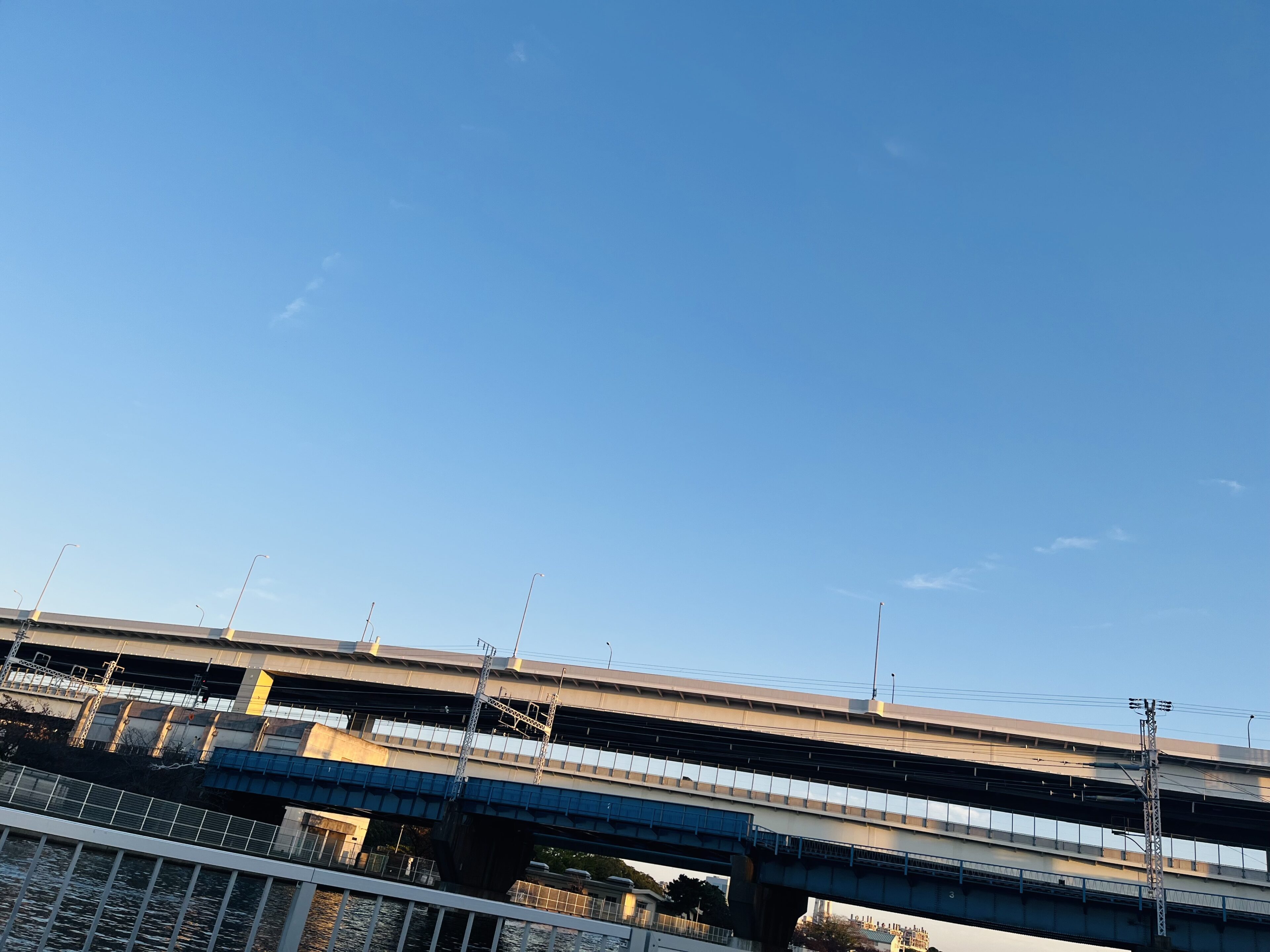 我が家の前に見知らぬ車が…！突然の無断駐車トラブルと驚きの真相