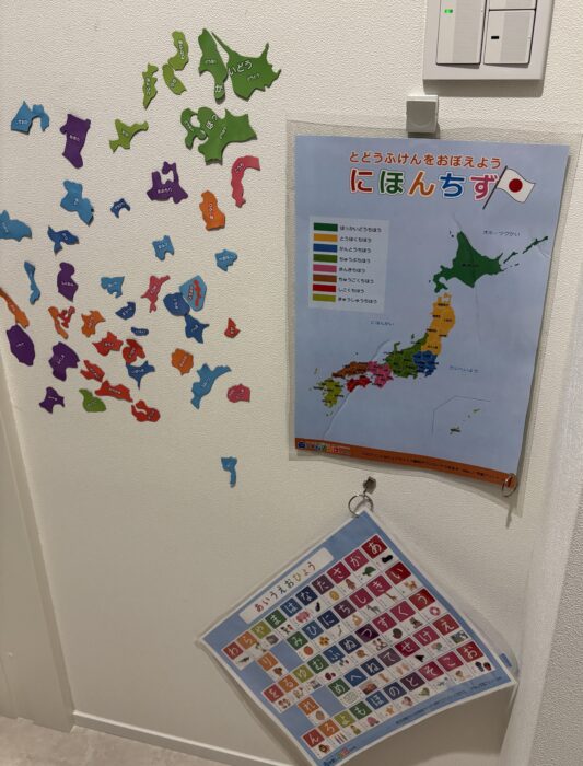 『脱走防止対策』がまさかの知育タイムに！100円ショップのアイテムで叶うおうち知育