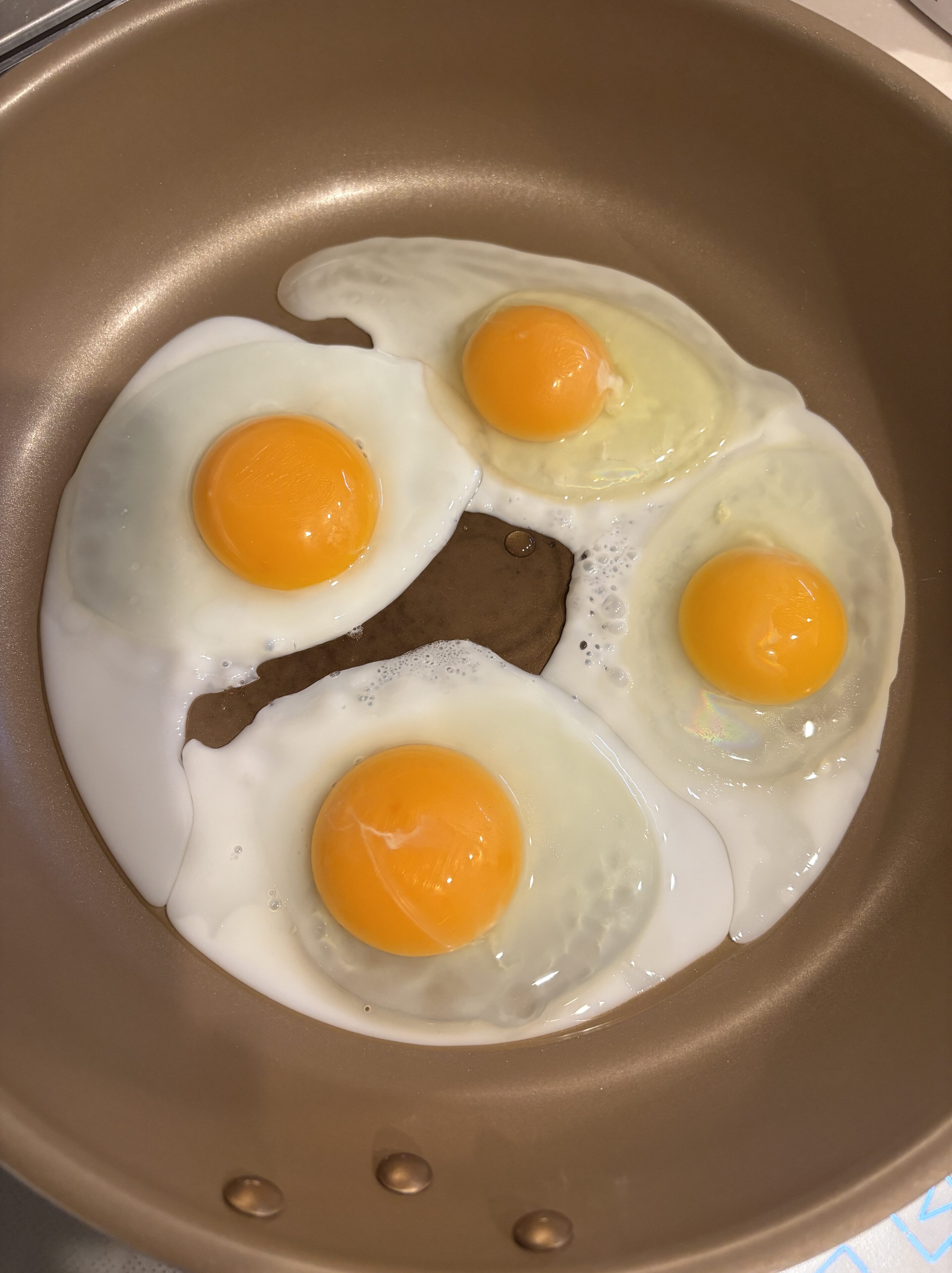 目玉焼きの黄身を真ん中にするコツ！コレをするだけできれいに真ん中に