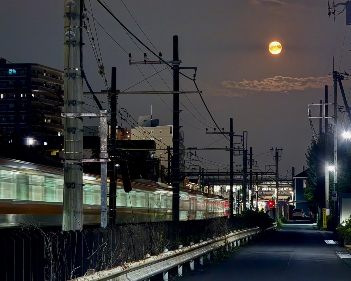 子どもと一緒に見上げよう！満月が1番大きく見える“スーパームーン”のひみつ