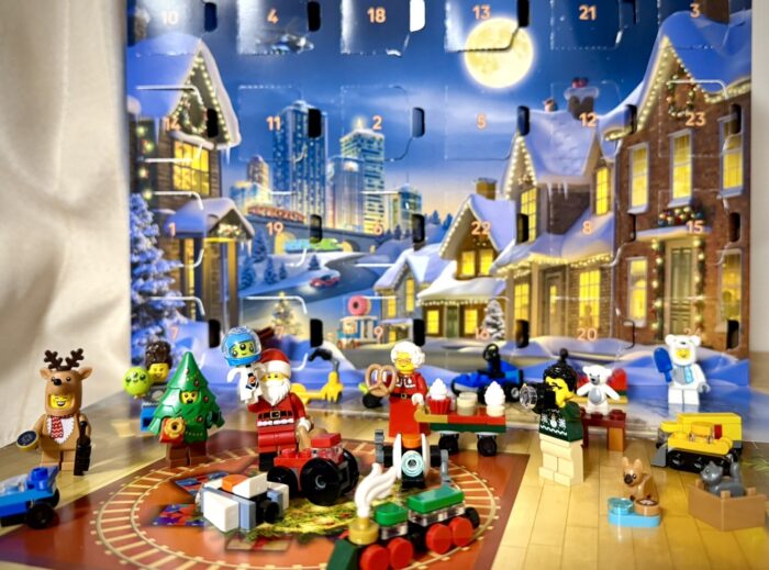 待てない親子のクリスマス準備。レゴのアドベントカレンダーをフライング開封した結果…