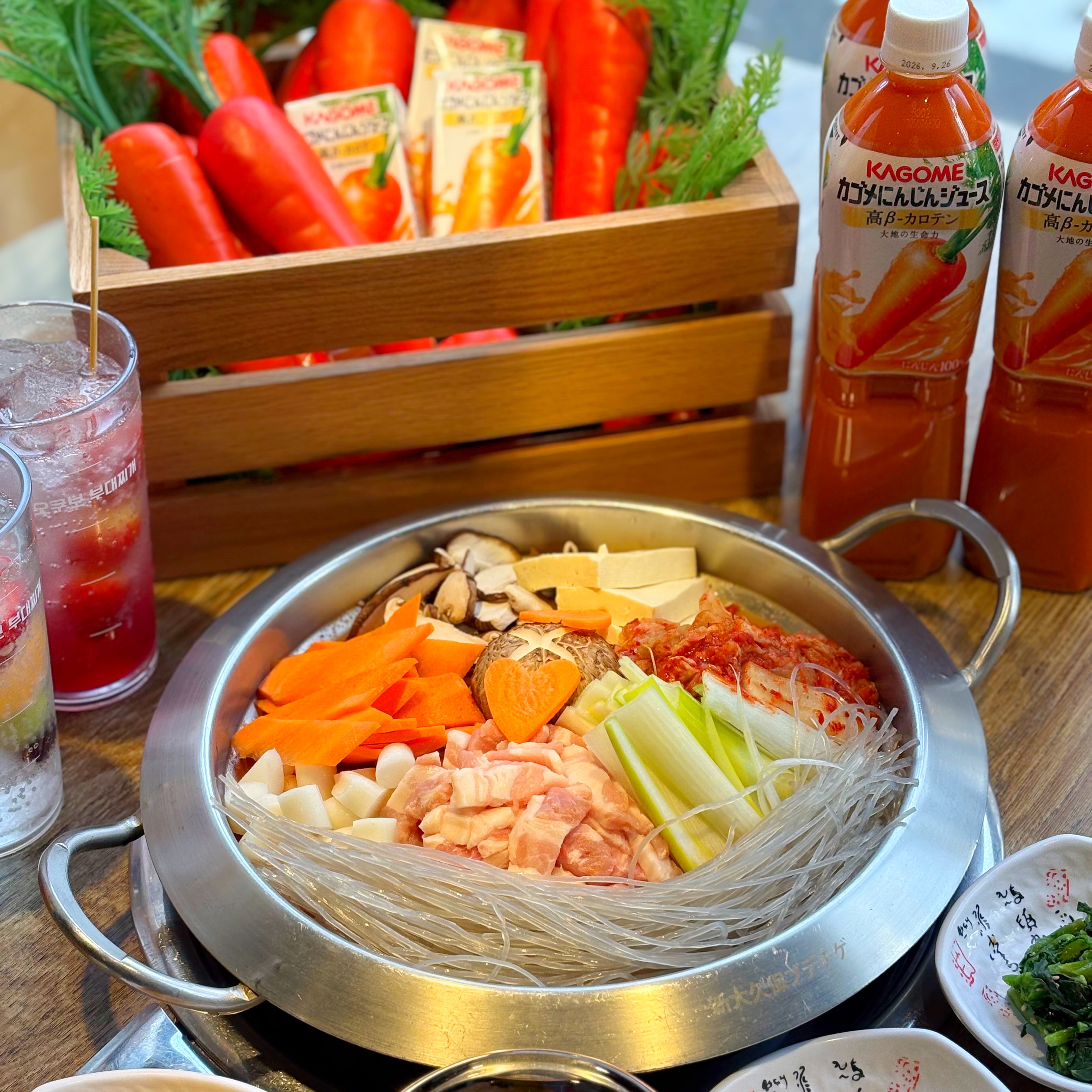 人気韓国料理研究家・黄さん考案！【カゴメ】にんじんジュースで作るまろやかキムチ鍋
