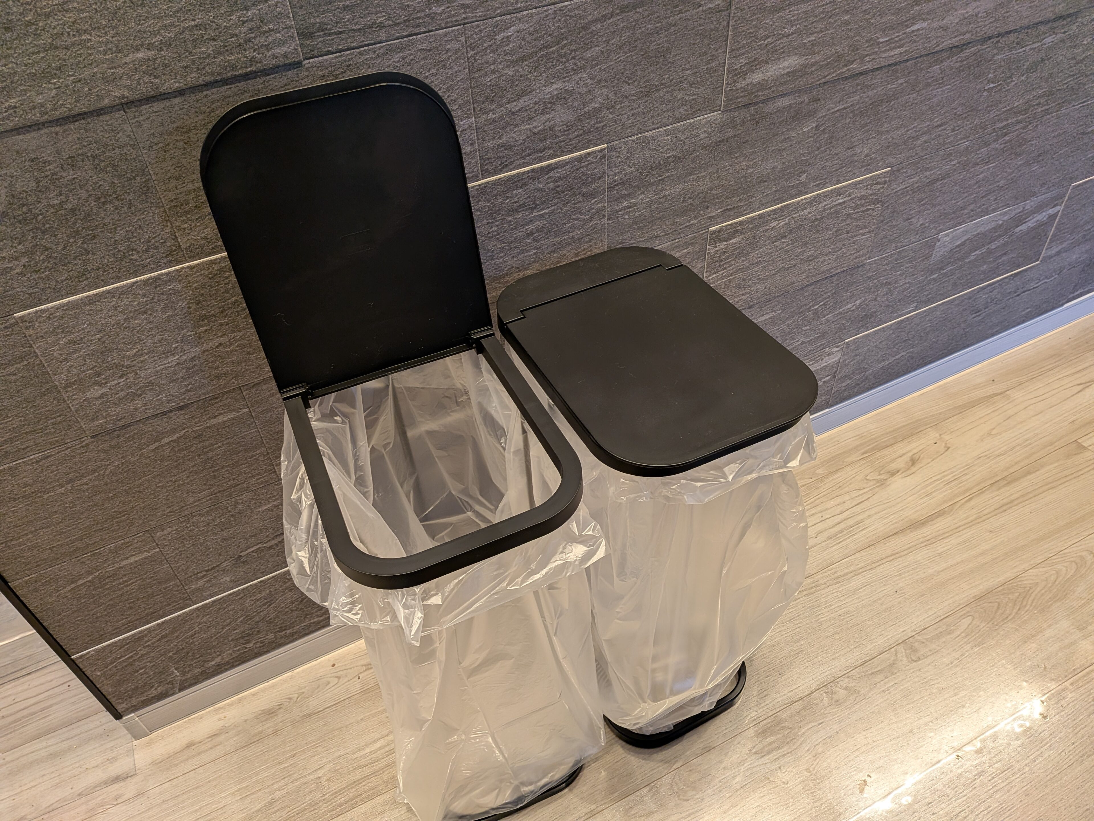 【ゴミ袋迷子からの脱出】分別ゴミホルダーで袋いっぱいに詰め込んで解決！