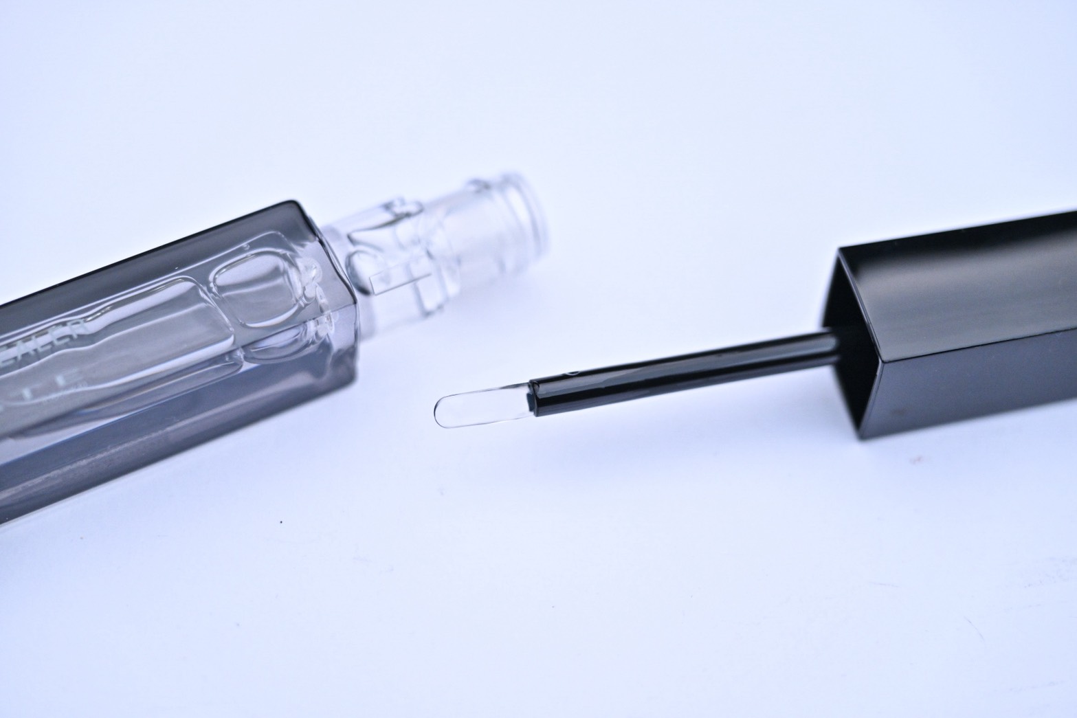 「透明なコンシーラーってなにごと！？」ケイトから発売された驚きのアイテムがバズリ中