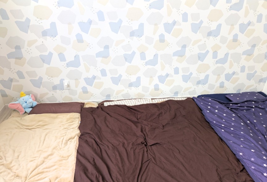 【注意喚起】4歳児の寝相が悪すぎて「危険な状況」に…すぐに寝室の環境を見直した出来事