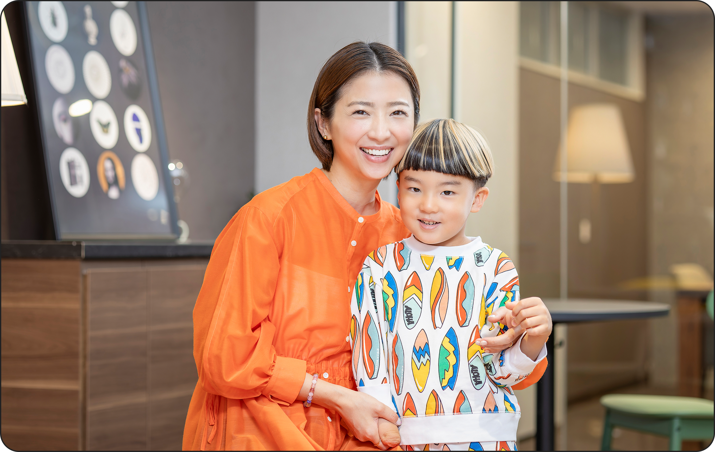 写真:美馬アンナさん、長男の叶（りた）くん