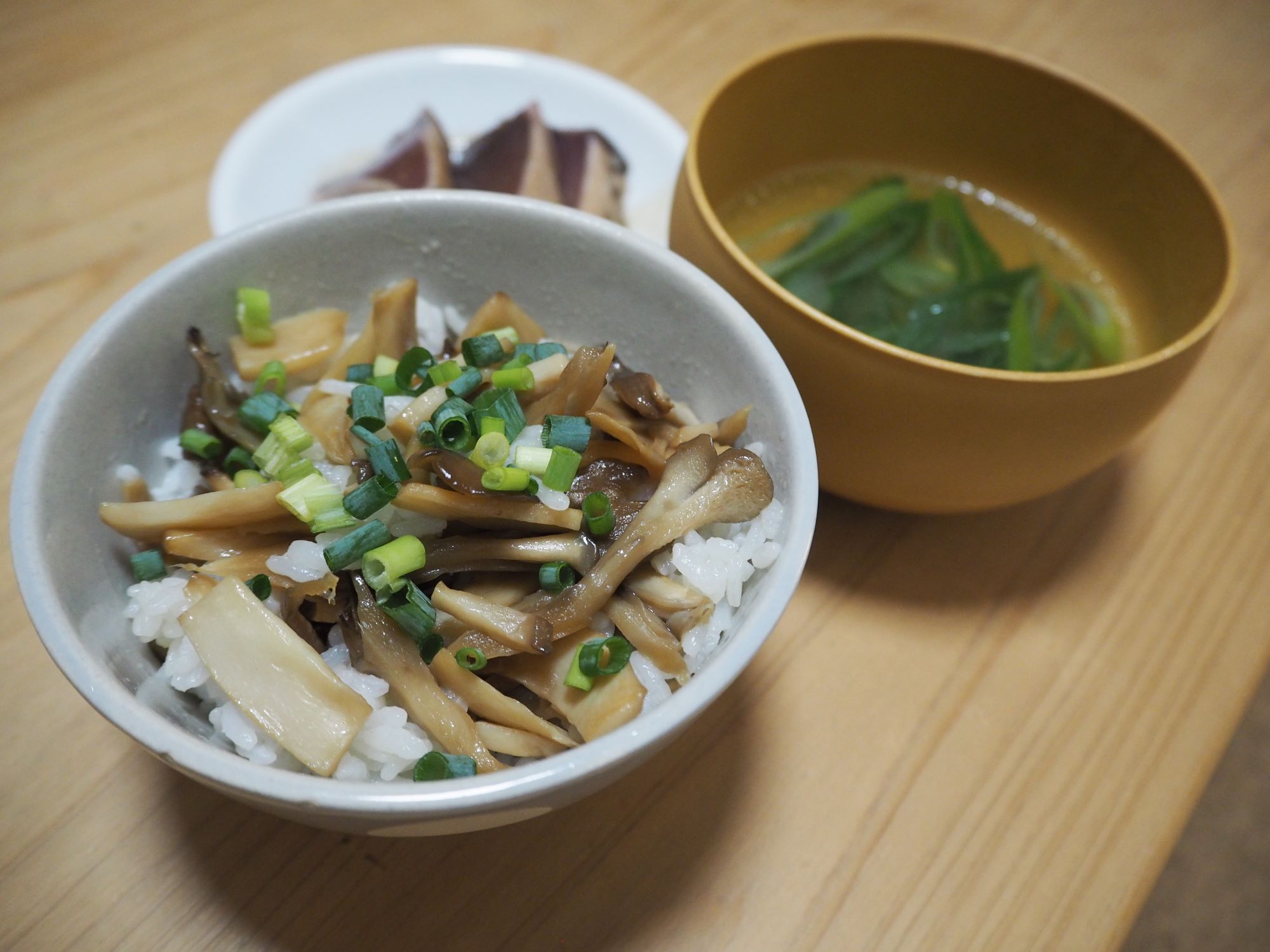 きのこの大量消費にちょうどいい。炊き込まない「きのこご飯」