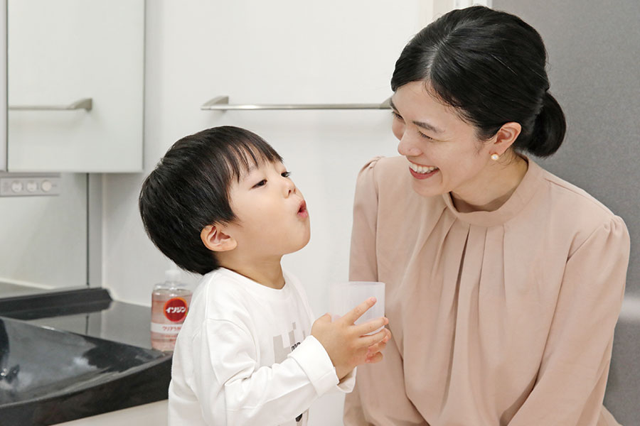 家族みんなで冬を元気に乗り越えるために「イソジン®︎クリアうがい薬」正しいうがいの習慣をつけよう