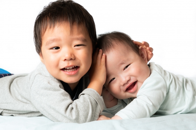 【きょうだい育児】上の子を優先すべき？赤ちゃん返りはどうする？上の子の「トリセツ」