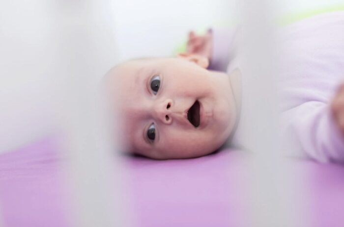 冬の早朝起き対策！朝5時に起きてしまう赤ちゃんへの対処法