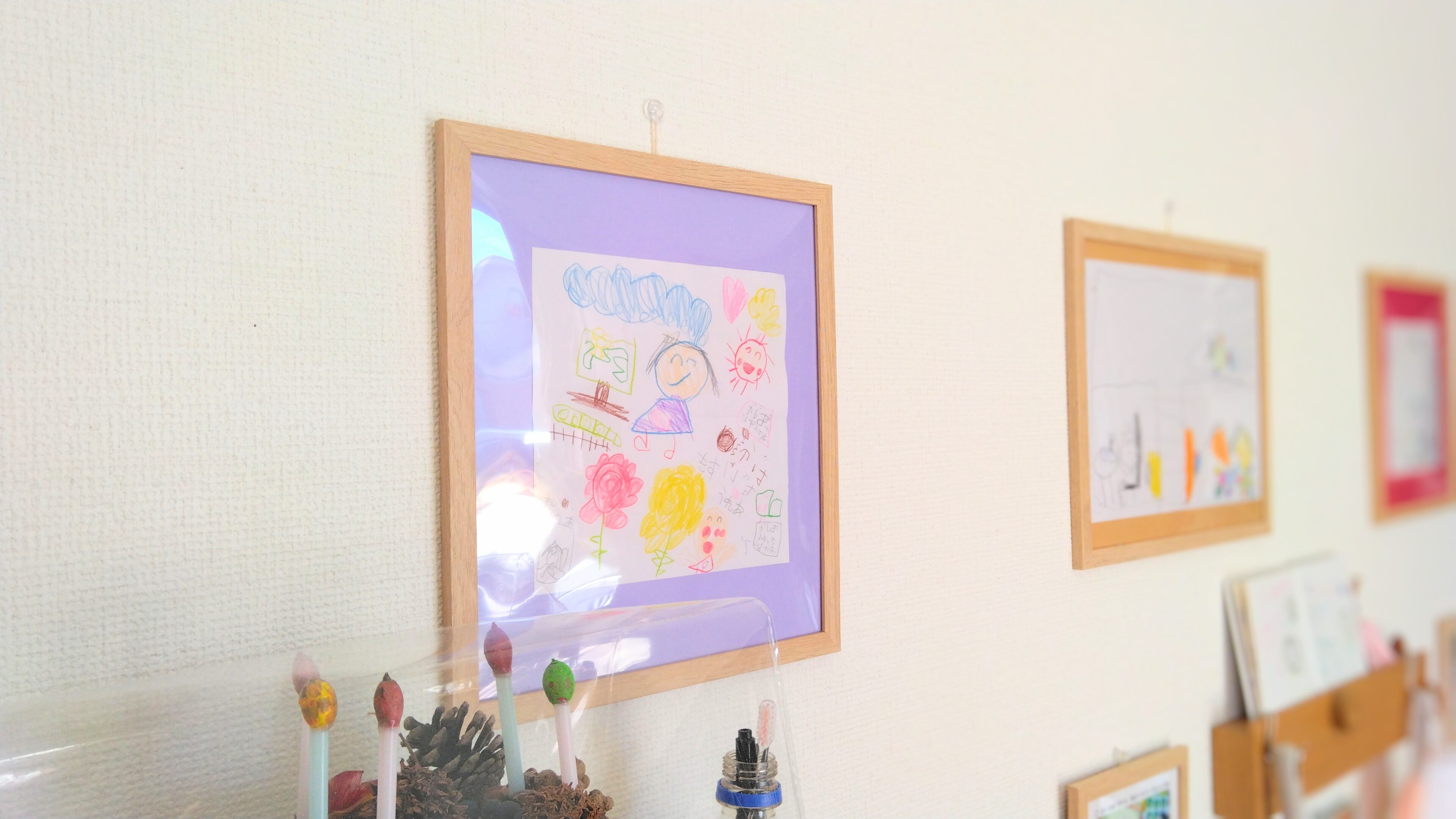 余白の美をプラス。子どもの絵をおしゃれに飾るマイルール