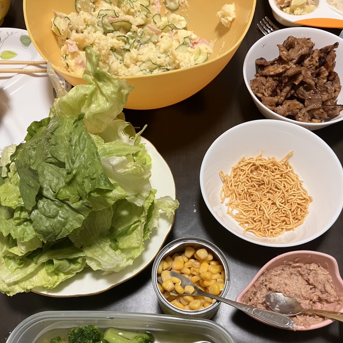 お手軽パーティ料理！野菜がたくさん食べられる手巻きサラダ