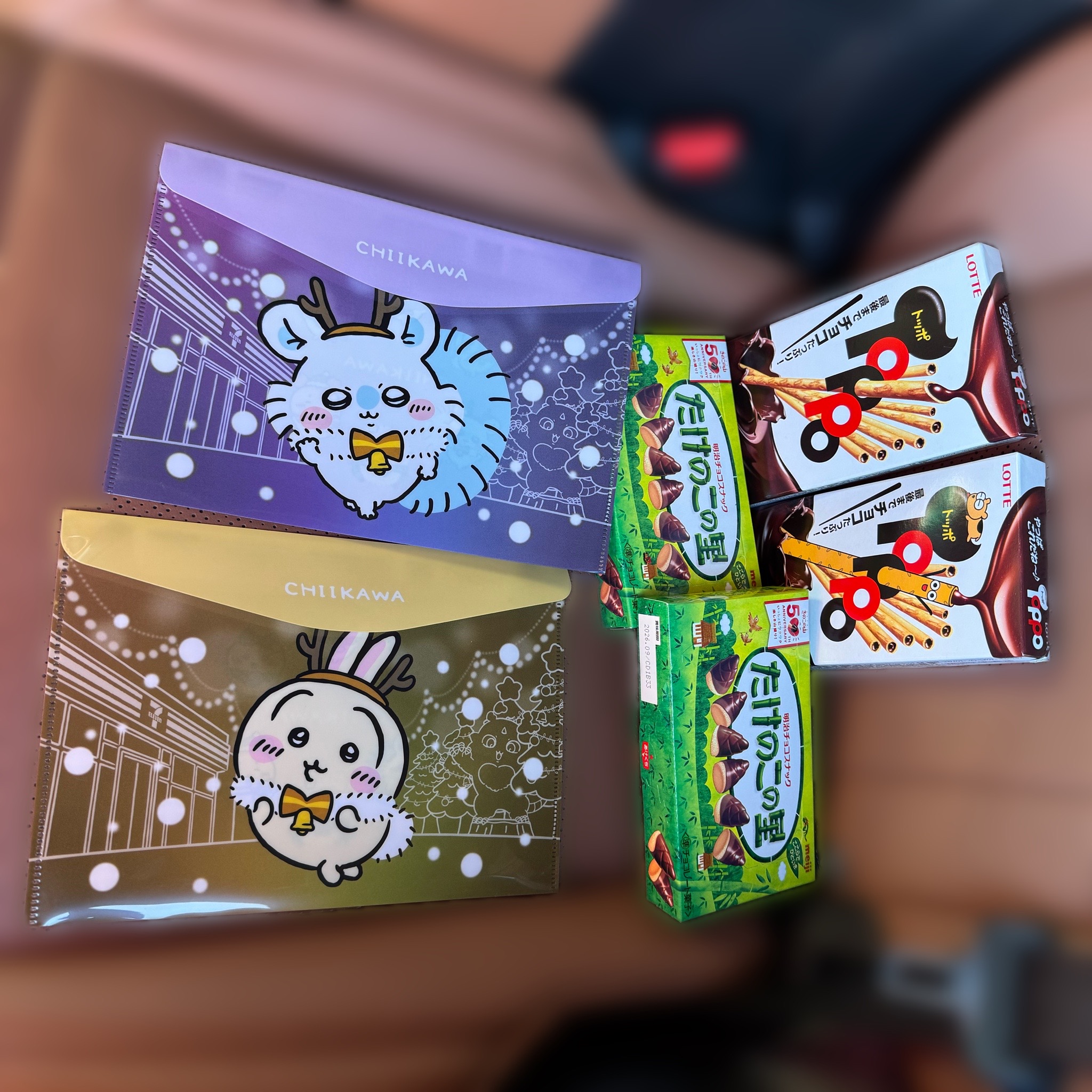 【セブン×ちいかわ】チョコレート菓子2個買うと無料でもらえるオリジナルフラットケースが尊い…！