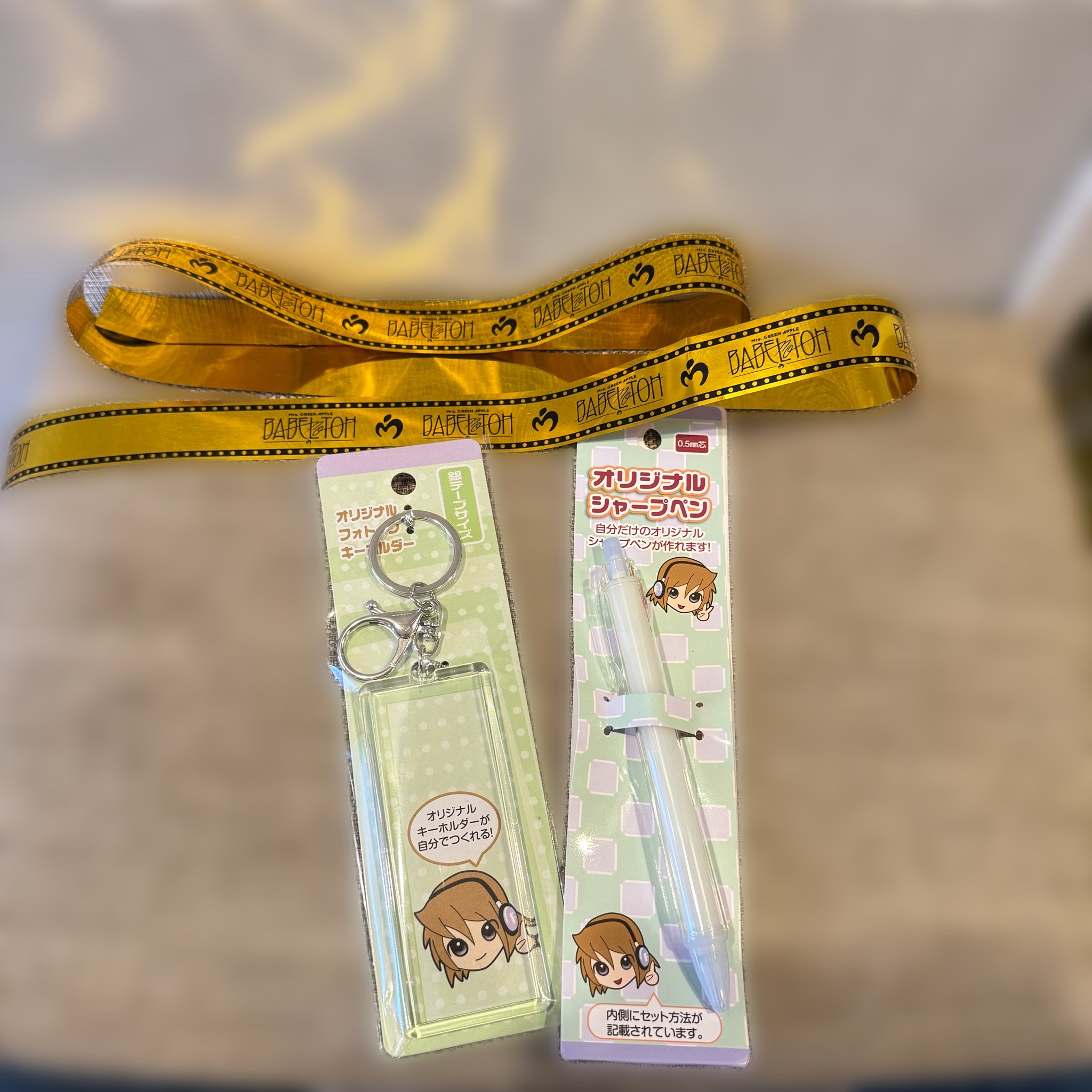 Mrs. GREEN APPLEの銀テを簡単アレンジ!セリア&キャンドゥで推し活グッズ作り