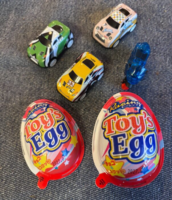 129円!? コスパ良過ぎる！お菓子売り場で発見！！めちゃくちゃお得な、おもちゃ付きお菓子