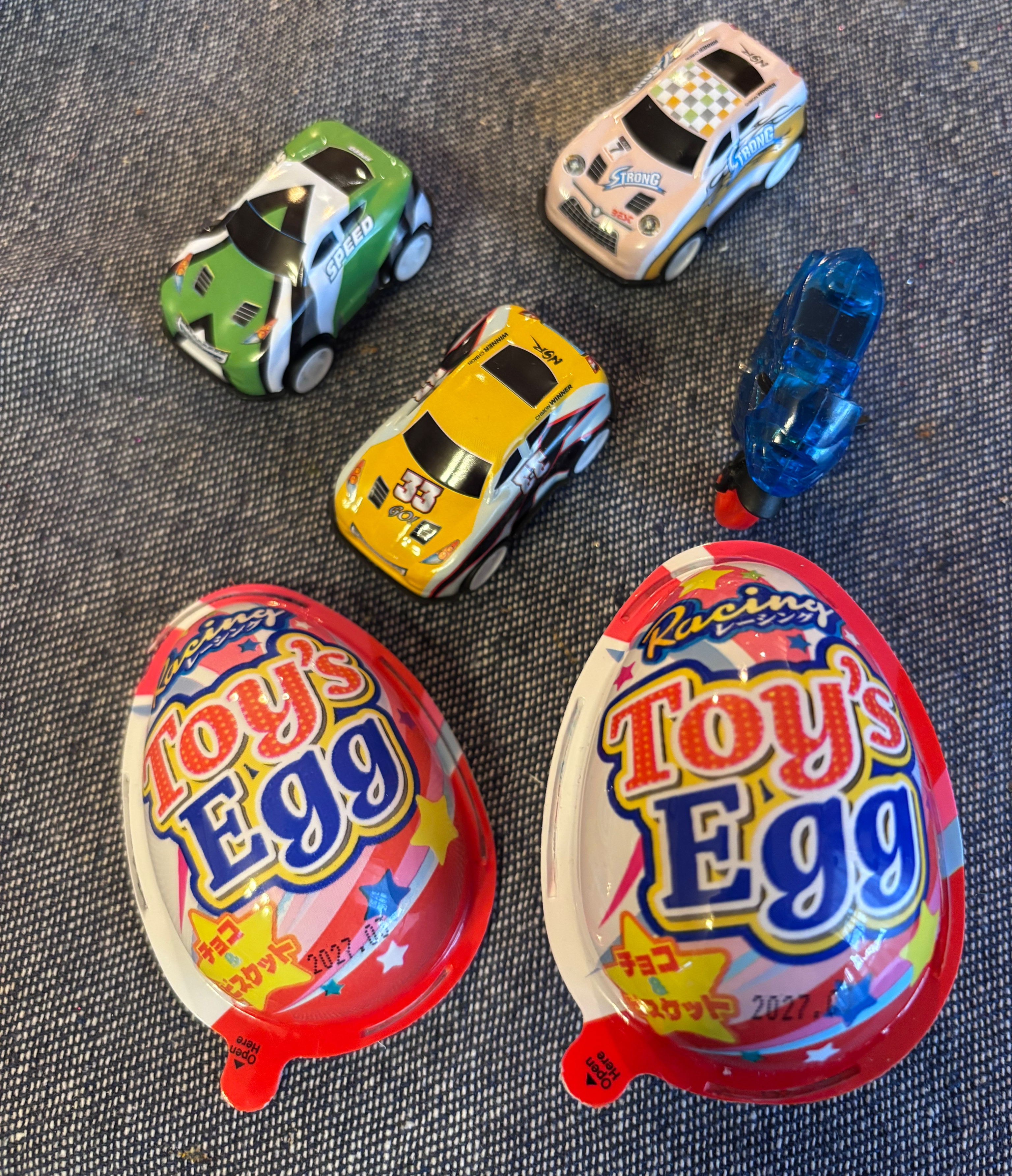 129円!? コスパ良過ぎる！お菓子売り場で発見！！めちゃくちゃお得な、おもちゃ付きお菓子