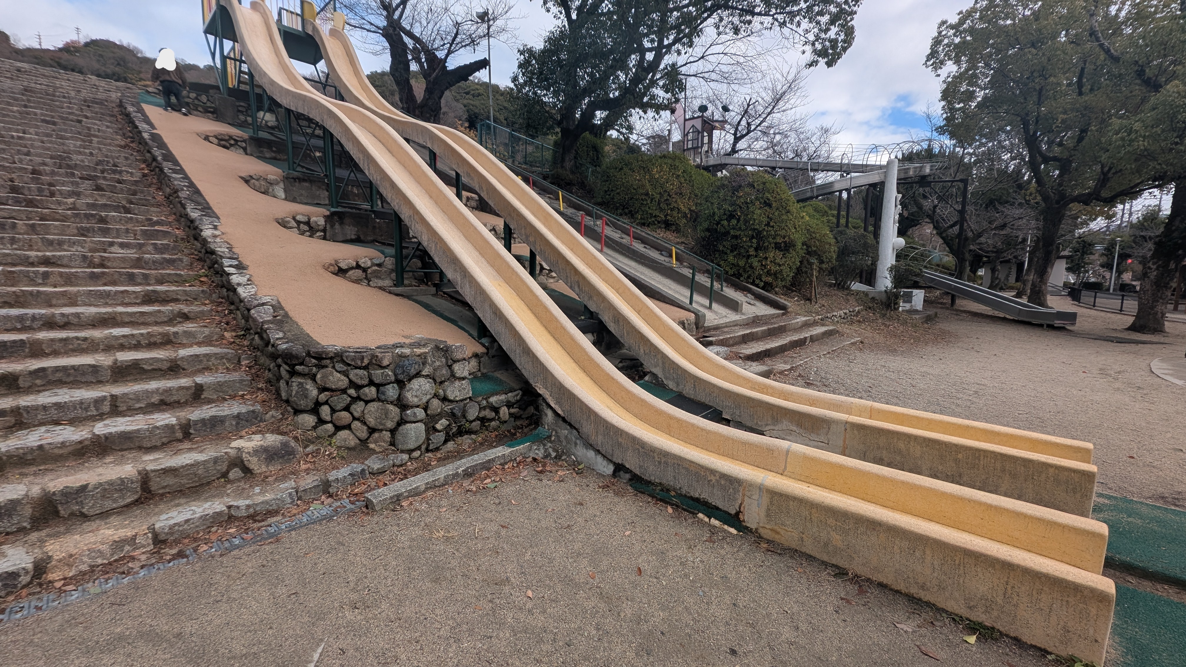 大阪・北摂】穴場！？無料動物園＆大きい滑り台がある超おすすめな五月