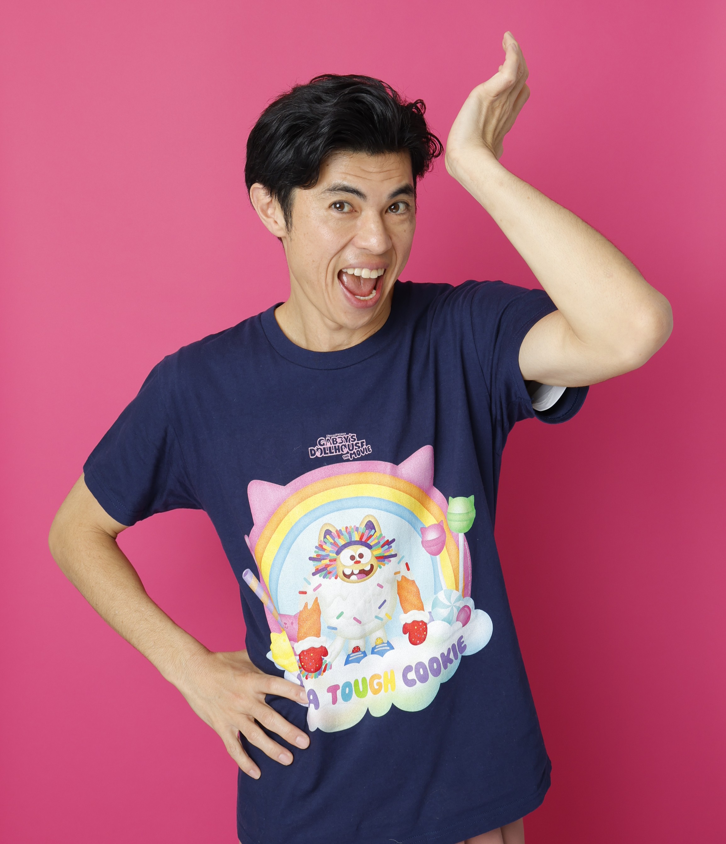 小島よしおさん、大人気「ギャビーのドールハウス」映画版の“ニャンバサダー”に！2歳の息子とチャレンジしたいこととは？