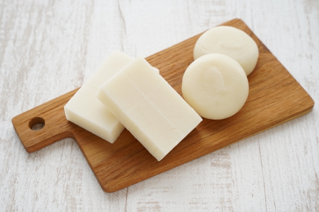 余ったお餅が、ある調味料を使って子どもも喜ぶおやつに大変身！