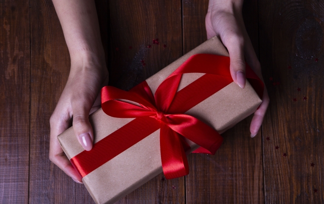 「これあげる！」ママの誕生日に小学生の娘が選んだプレゼントのセンスが『逸材』すぎた話