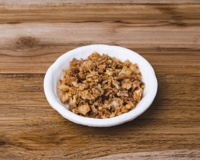 玉ねぎが高い今こそ便利！フライドオニオンの“意外な”活用レシピ