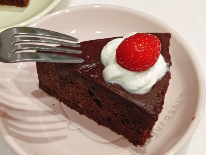 間違えて1袋だけ購入！ダイソー×cottaガトーショコラミックス粉で試行錯誤の濃厚生ガトーショコラ