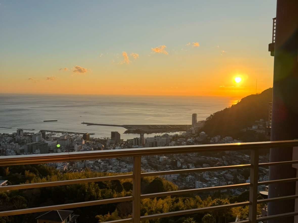 【毎朝4:30起きで人生が変わった】子育て中でもできる「朝活習慣」|自分時間が増えて心も体も整う早起きのメリットとは?