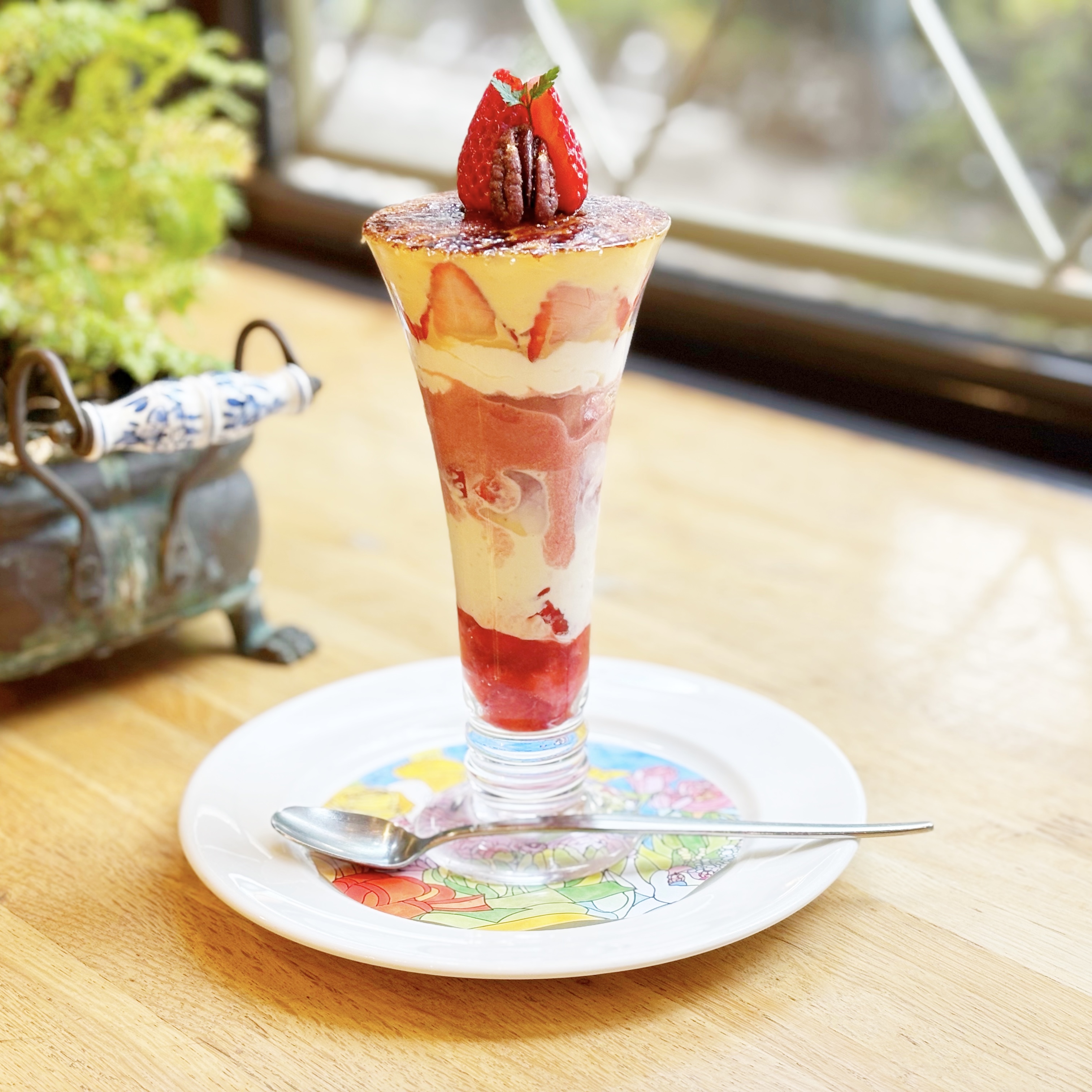 今年もいちごの季節がやってきた!ファミレスのいちごパフェ食べ比べレポ