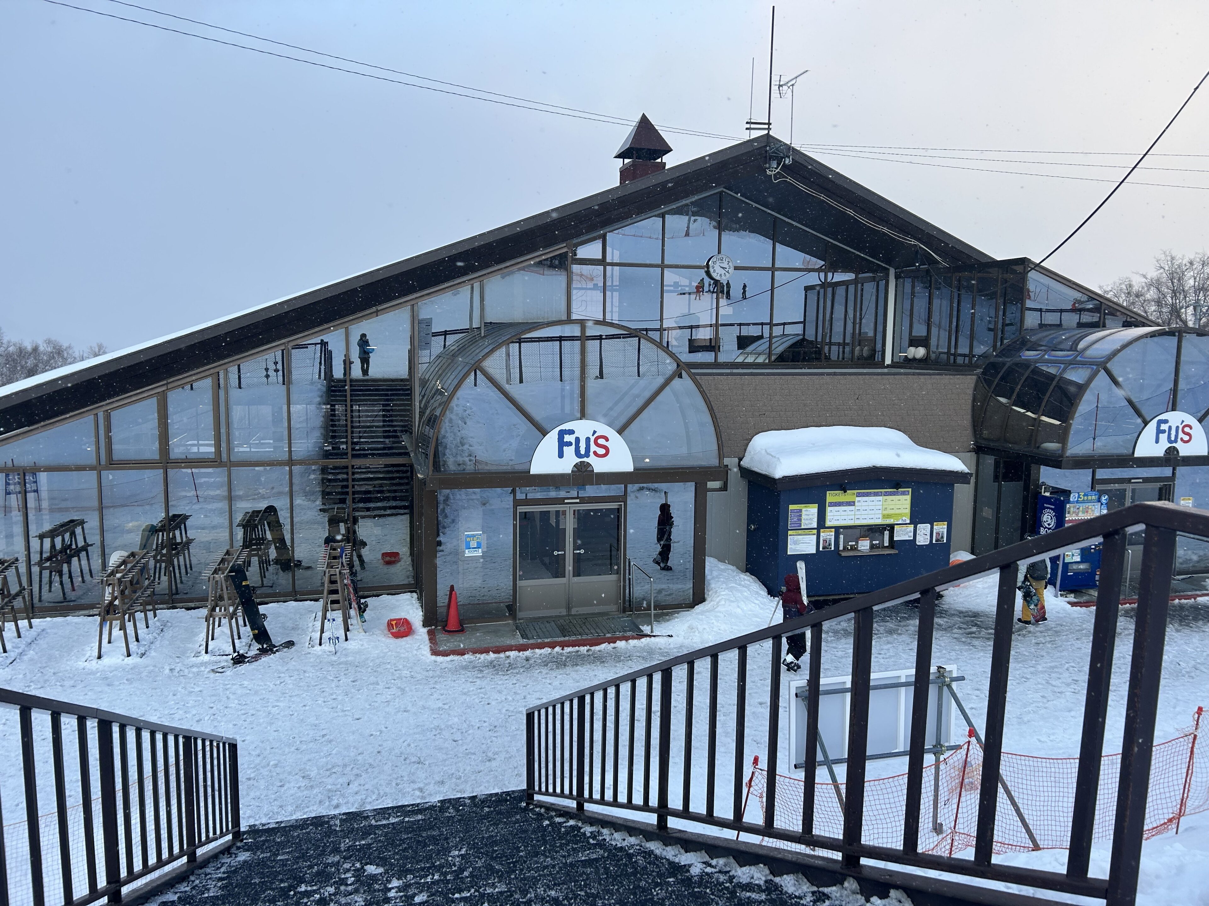 【北海道札幌市】子連れスキーに最適！札幌・フッズスノーエリアで家族の初滑り体験