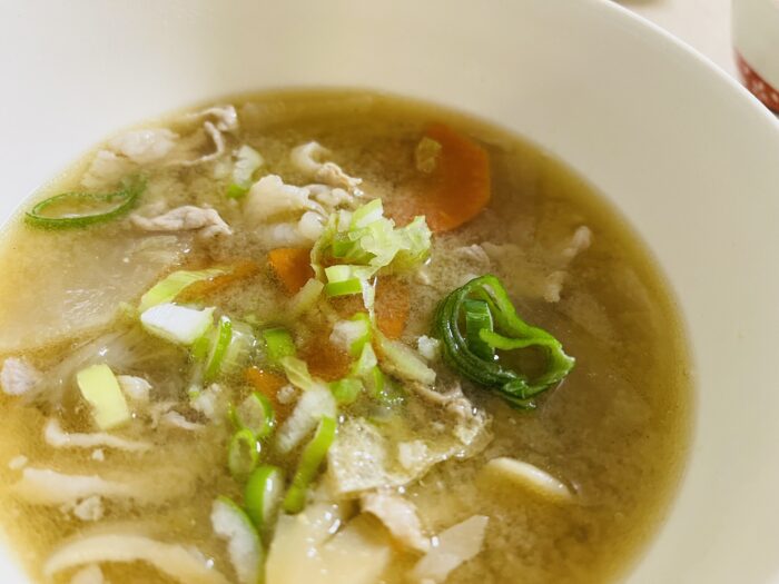 その手があったか！ママ友に教えてもらった斬新かつ楽な「豚汁」の作り方