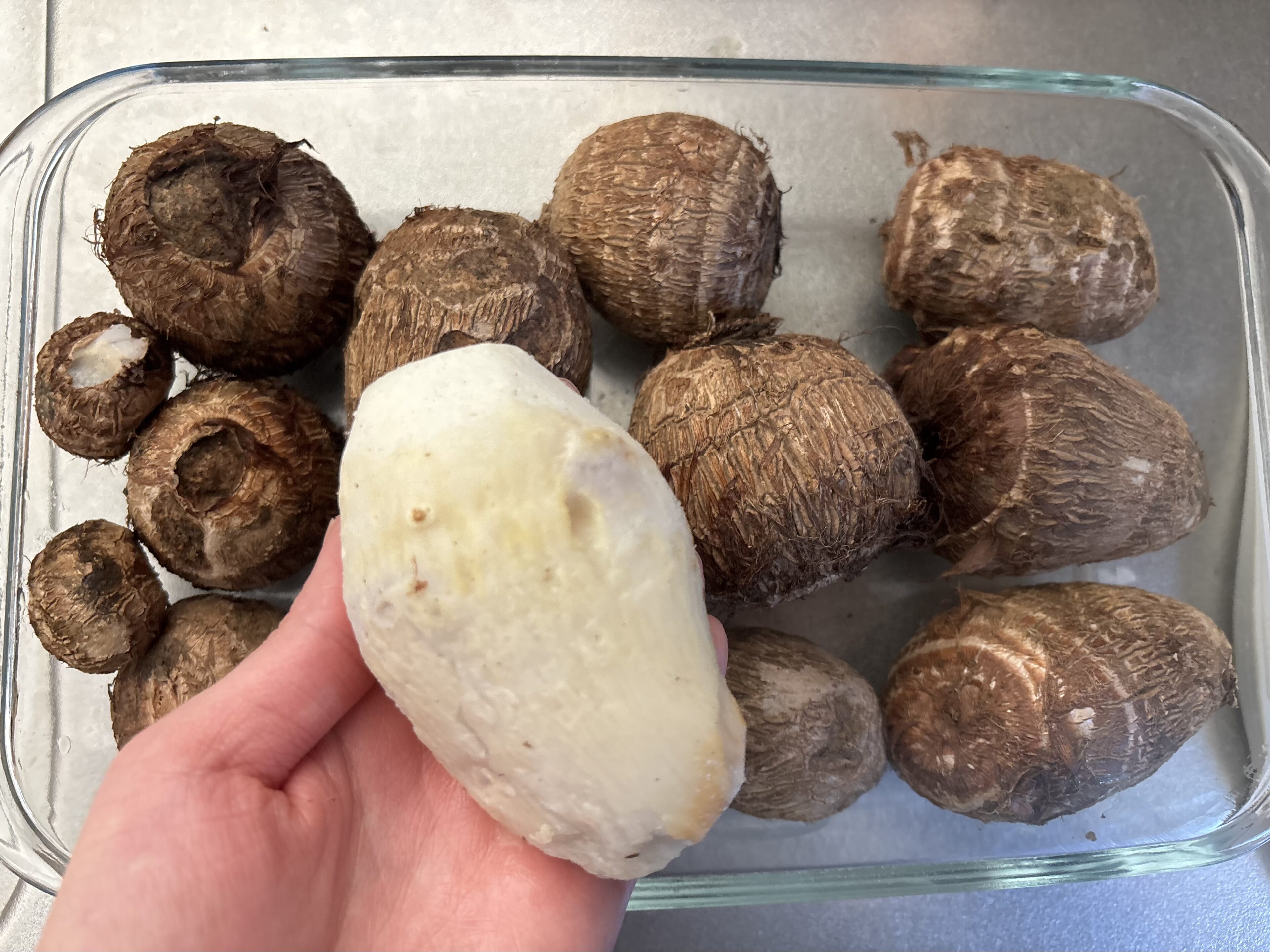 里芋の皮が手でツルッと剥けちゃう時短術知ってる?