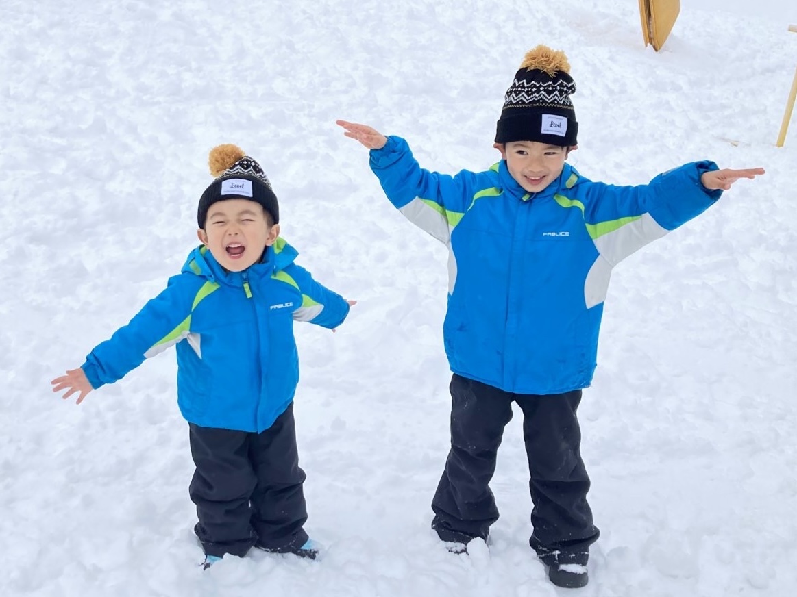 スキーウェアの下は何着る?未就学児の雪山デビューにおすすめの服装