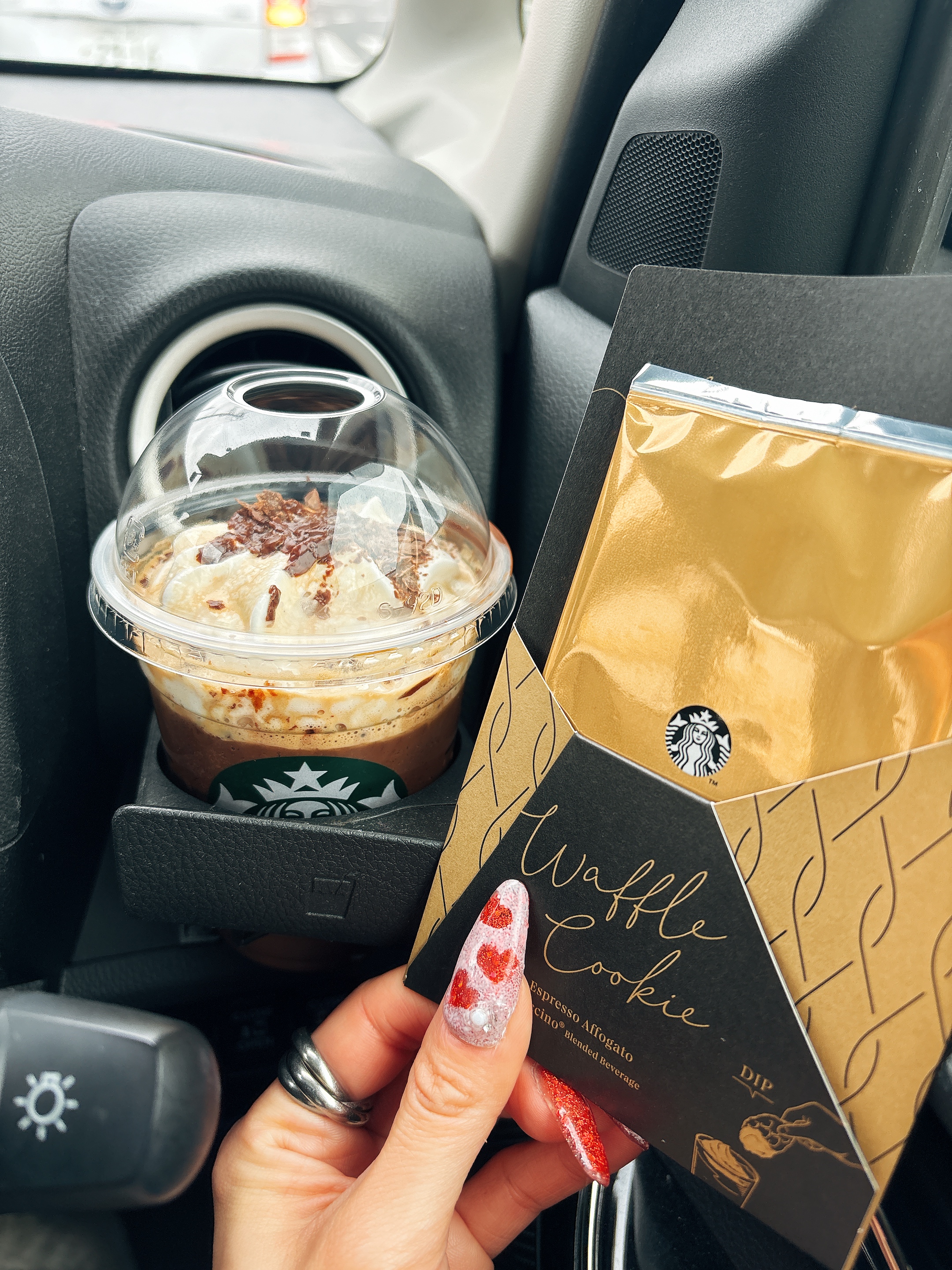 お値段強気！でも1度飲んだら…？スタバの新作フラペチーノが完全に大人のご褒美だった