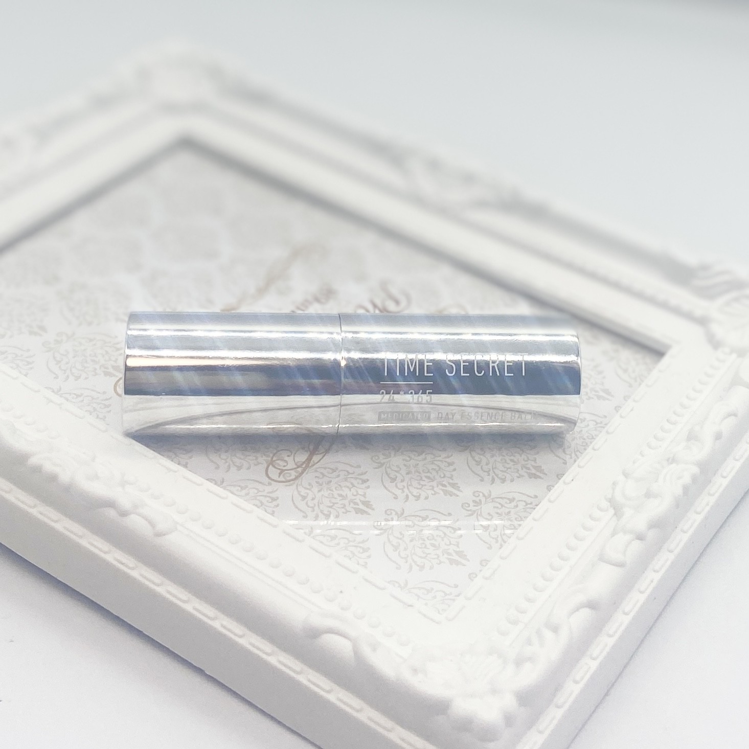 【おすすめの持ち歩きアイテム】タイムシークレットのスティック状バーム美容液で「追い保湿」