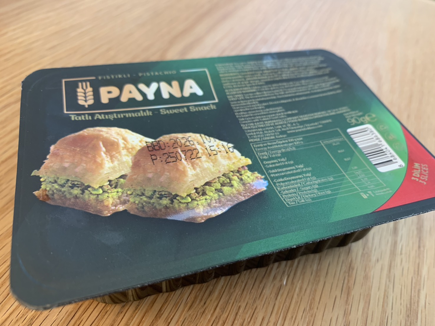 【ハンズ】で発見！見たことない外国のスイーツを食べてみました