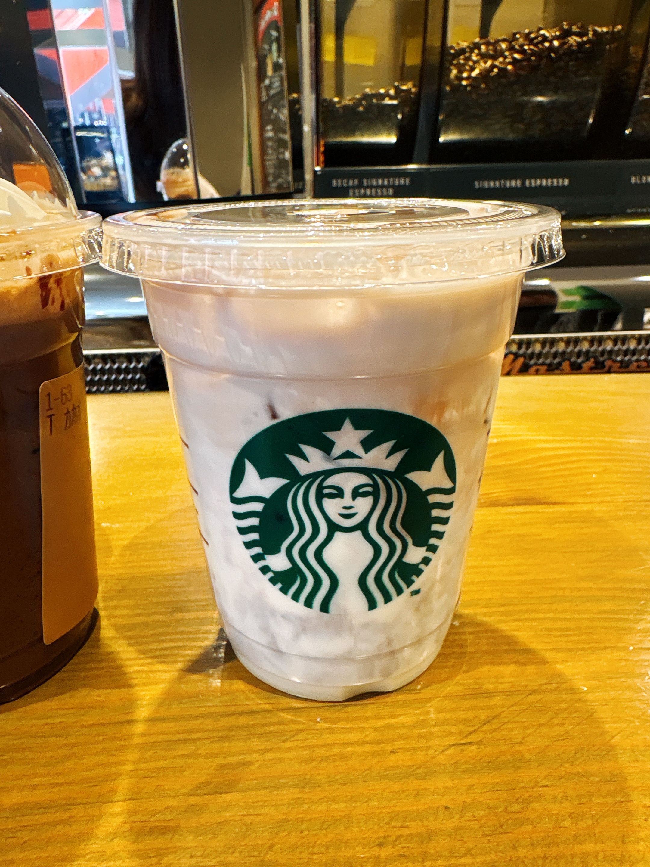 混ぜて楽しい！スタバの新作ドリンクがバレンタインにぴったり