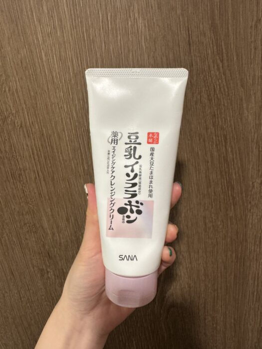 クリームなのにすぐにオイルに変化！濃いメイクもスルンと落ちる、なめらか本舗の「薬用エイジングケアクレンジングクリーム」